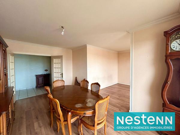 Appartement T4 Secteur Cusset Nord - Métro A - Place de parking - cave - vue dégagée - ascenseur