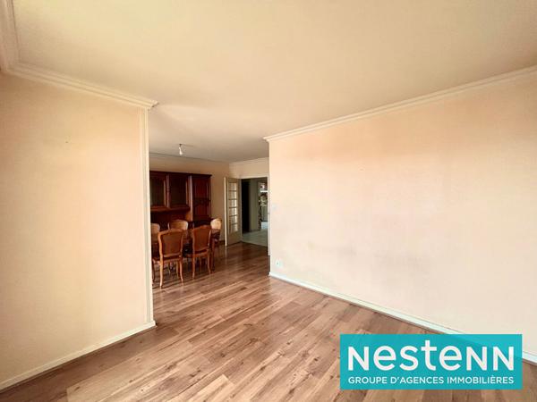 Appartement T4 Secteur Cusset Nord - Métro A - Place de parking - cave - vue dégagée - ascenseur