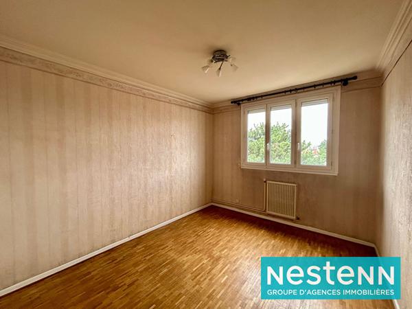 Appartement T4 Secteur Cusset Nord - Métro A - Place de parking - cave - vue dégagée - ascenseur