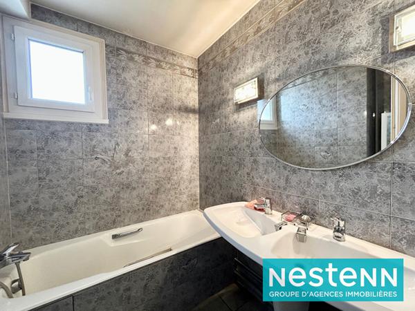 Appartement T4 Secteur Cusset Nord - Métro A - Place de parking - cave - vue dégagée - ascenseur