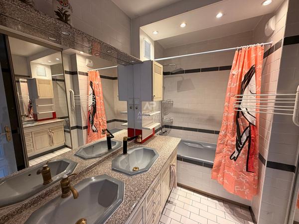Appartement 4 pièces - Grande ceinture Saint Germain en Laye- 78.81 m2 Loyer 1 600 €/mois charges comprises **  - Référence  18845