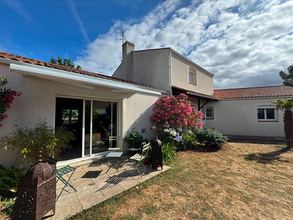 Maison LE FENOUILLER 6 pièces 255m2