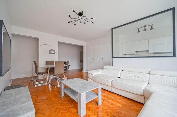 Élégant 4 pièces avec balcon - Place Victor Hugo, Paris 16e