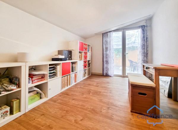 Appartement de 120m² avec 6 pièces - Terrasse et terrain privatif de 170m² - Parkings