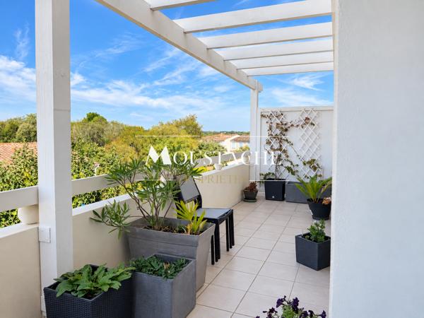 BEL APPARTEMENT DANS RÉSIDENCE DE STANDING - PISCINE & APERÇU MER -