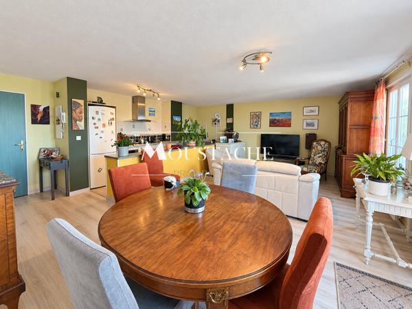 BEL APPARTEMENT DANS RÉSIDENCE DE STANDING - PISCINE & APERÇU MER -