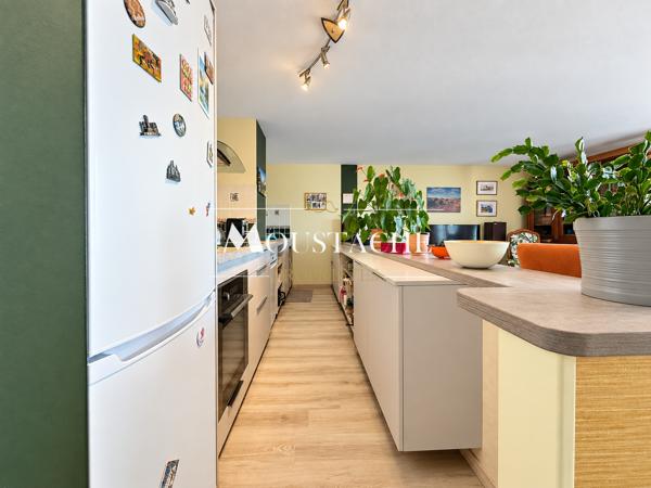 BEL APPARTEMENT DANS RÉSIDENCE DE STANDING - PISCINE & APERÇU MER -