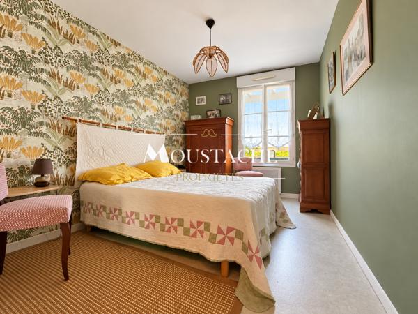 BEL APPARTEMENT DANS RÉSIDENCE DE STANDING - PISCINE & APERÇU MER -