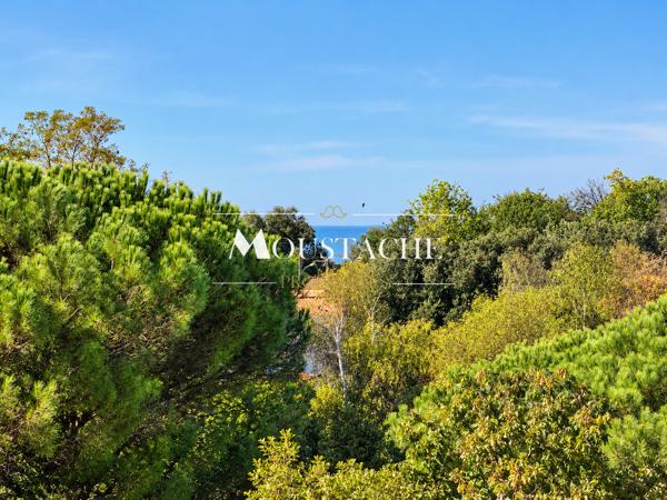 BEL APPARTEMENT DANS RÉSIDENCE DE STANDING - PISCINE & APERÇU MER -
