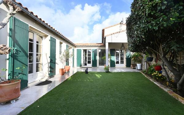 Maison à vendre    6 pièces •  Saint-Clément-des-Baleines