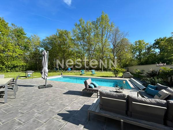 Maison contemporaine 3 chambres et une mezzanine sans travaux avec garage et piscine