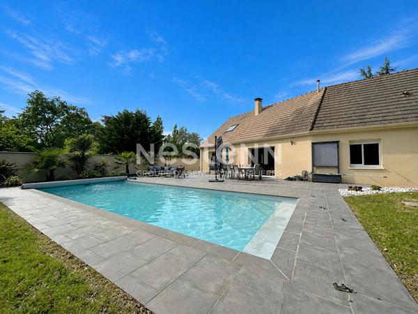 Maison contemporaine 3 chambres et une mezzanine sans travaux avec garage et piscine