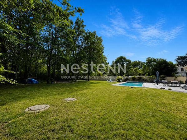 Maison contemporaine 3 chambres et une mezzanine sans travaux avec garage et piscine