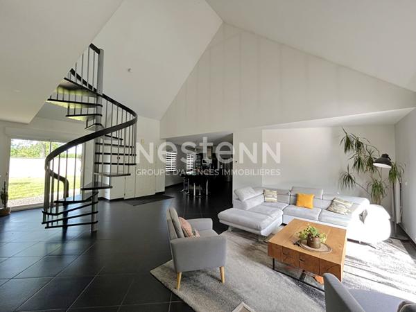 Maison contemporaine 3 chambres et une mezzanine sans travaux avec garage et piscine