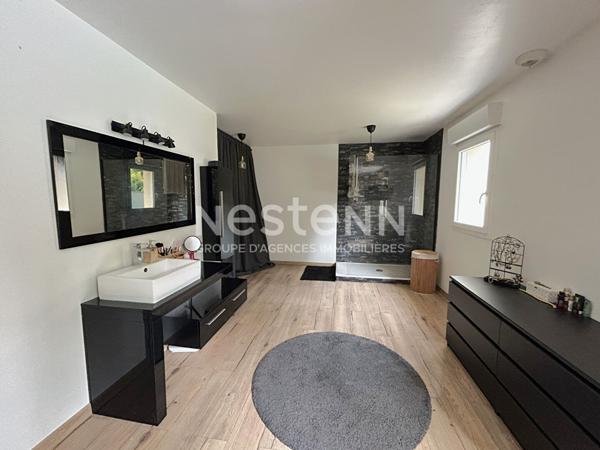 Maison contemporaine 3 chambres et une mezzanine sans travaux avec garage et piscine