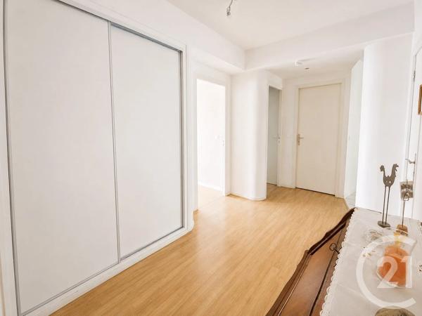 Appartement T3 à vendre  3 pièces - 63,80 m 2   GENAS  - 69