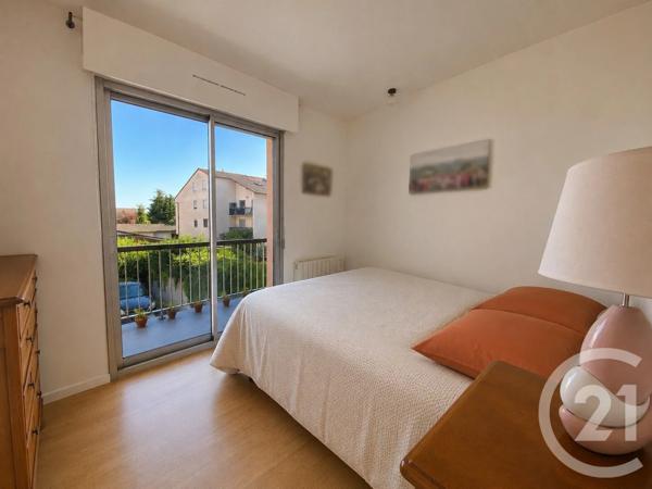 Appartement T3 à vendre  3 pièces - 63,80 m 2   GENAS  - 69