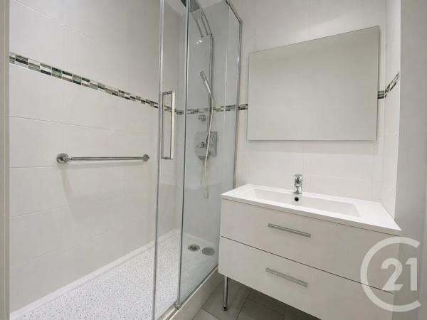 Appartement T3 à vendre  3 pièces - 63,80 m 2   GENAS  - 69