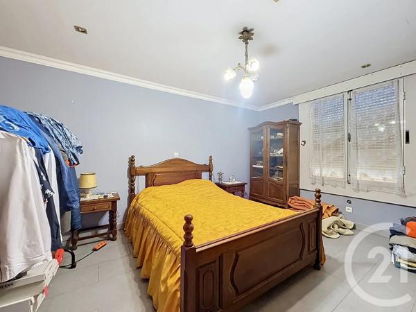 Maison à vendre  4 pièces - 154,38 m 2   CHATEAURENARD  - 13