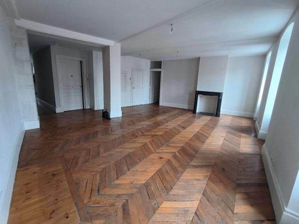 Appartement 4 pièce(s) 1 chambre(s) 120 m²