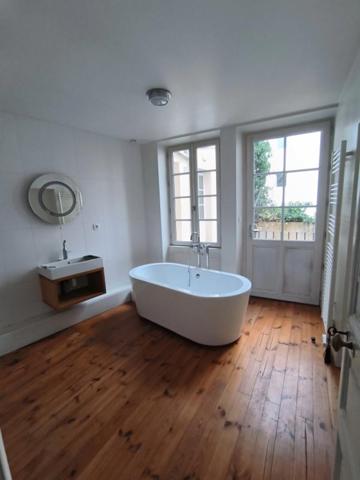 Appartement 4 pièce(s) 1 chambre(s) 120 m²