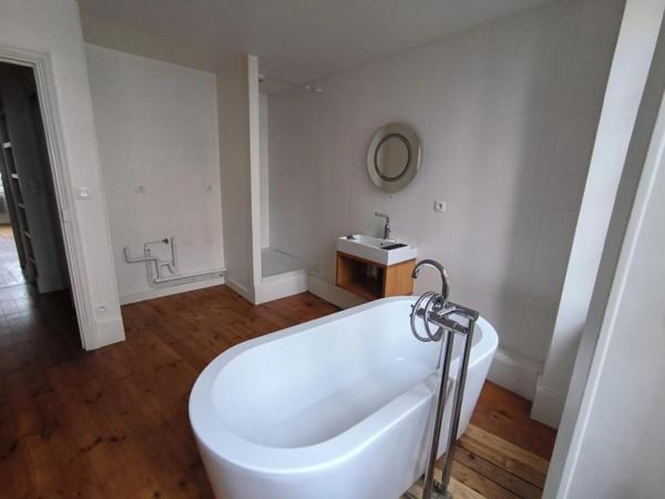 Appartement 4 pièce(s) 1 chambre(s) 120 m²