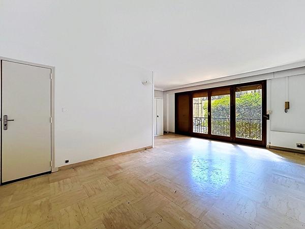 Avignon bd Raspail local professionnel de 64 m2