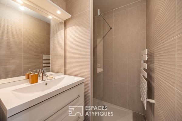 Contemporain avec grand balcon et garage