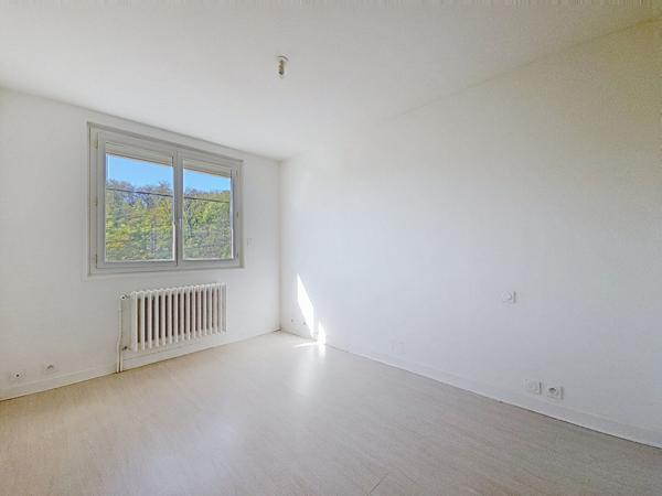 Maison 4 pièces de 95m² rénovée + sous-sol aménageable de 76m² à vendre en exclusivité sur un terrain de 3000m² à Castanet-Tolosan