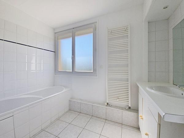 Maison 4 pièces de 95m² rénovée + sous-sol aménageable de 76m² à vendre en exclusivité sur un terrain de 3000m² à Castanet-Tolosan