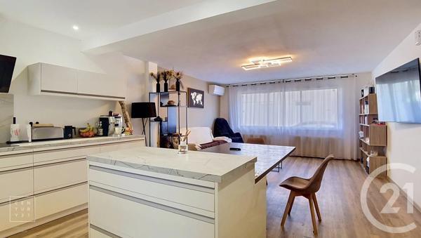 Maison à vendre  5 pièces - 255 m 2   ST ESTEVE  - 66
