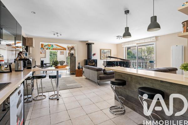 Maison à vendre 6 pièces 211 m² Cailloux-sur-Fontaines