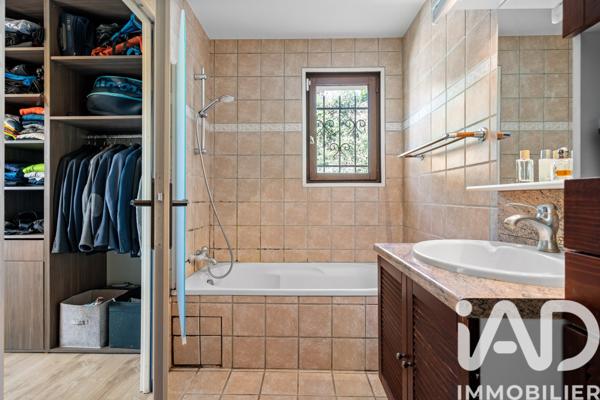 Maison à vendre 6 pièces 211 m² Cailloux-sur-Fontaines