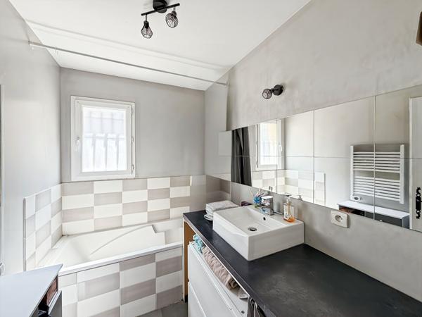 À vendre en exclusivité maison de plain pied de type 4 avec piscine et garage - secteur Eoures 13011 Marseille