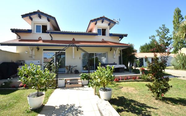 Maison à vendre    10 pièces •  Saint-Sever