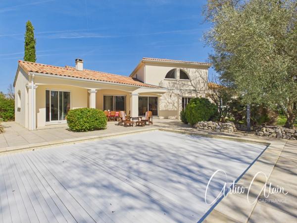 Maison familiale de standing – 230 m² – Terrain arboré de 2 080 m² avec piscine