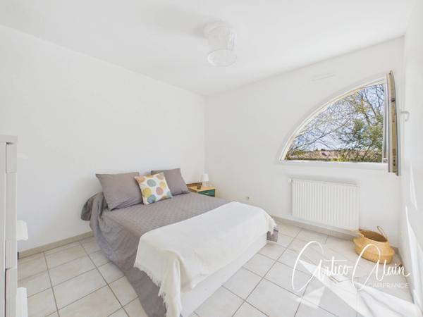 Maison familiale de standing – 230 m² – Terrain arboré de 2 080 m² avec piscine