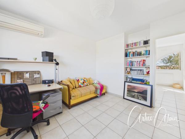 Maison familiale de standing – 230 m² – Terrain arboré de 2 080 m² avec piscine