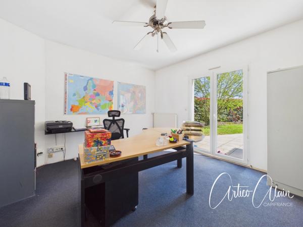 Maison familiale de standing – 230 m² – Terrain arboré de 2 080 m² avec piscine