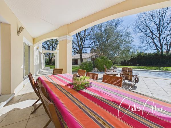 Maison familiale de standing – 230 m² – Terrain arboré de 2 080 m² avec piscine