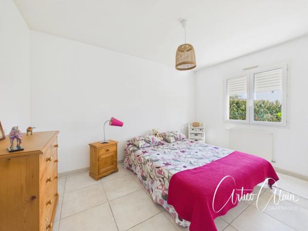 Maison familiale de standing – 230 m² – Terrain arboré de 2 080 m² avec piscine