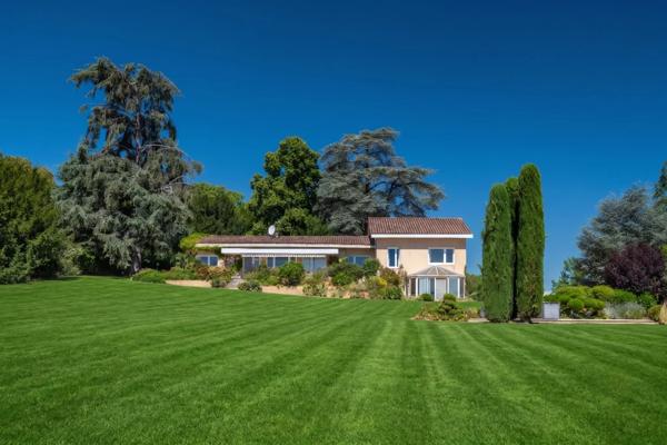 LENTILLY - Maison de 255 m² - 5 chambres - Parc de 8635 m² - Piscine , 1 véranda, garage double - 1 Cave