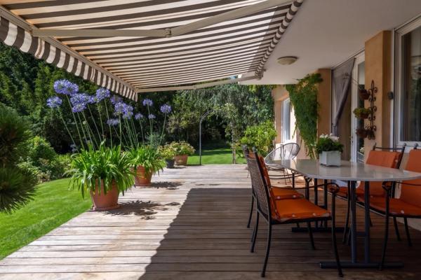 LENTILLY - Maison de 255 m² - 5 chambres - Parc de 8635 m² - Piscine , 1 véranda, garage double - 1 Cave