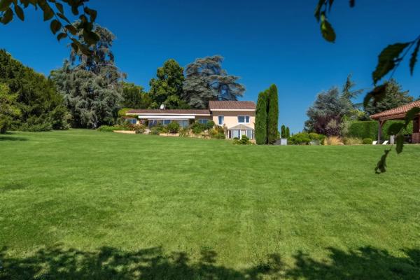 LENTILLY - Maison de 255 m² - 5 chambres - Parc de 8635 m² - Piscine , 1 véranda, garage double - 1 Cave