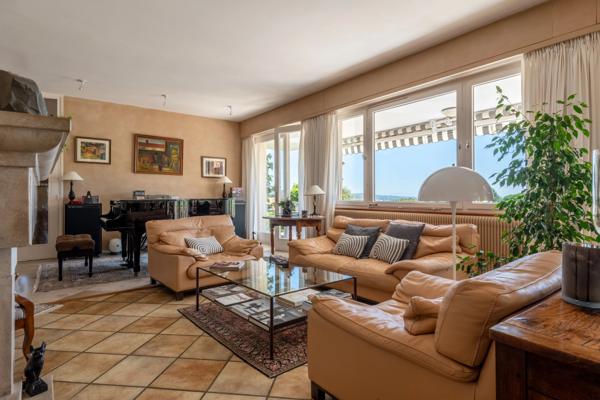 LENTILLY - Maison de 255 m² - 5 chambres - Parc de 8635 m² - Piscine , 1 véranda, garage double - 1 Cave