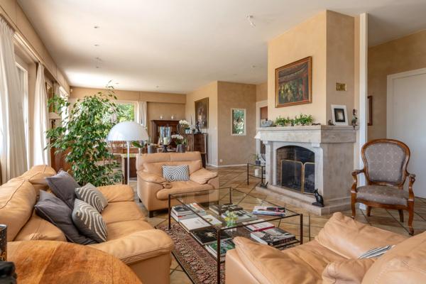 LENTILLY - Maison de 255 m² - 5 chambres - Parc de 8635 m² - Piscine , 1 véranda, garage double - 1 Cave
