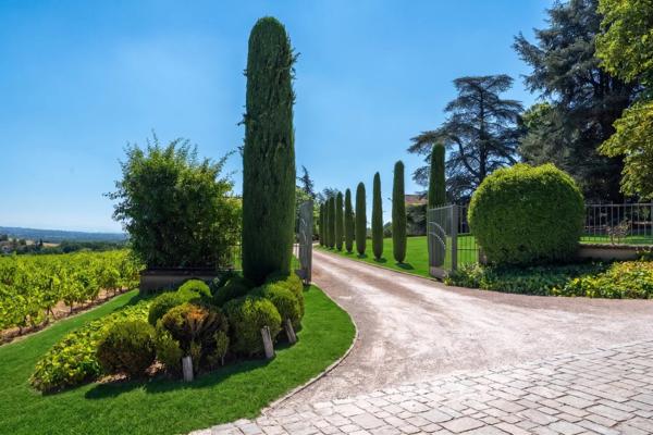 LENTILLY - Maison de 255 m² - 5 chambres - Parc de 8635 m² - Piscine , 1 véranda, garage double - 1 Cave