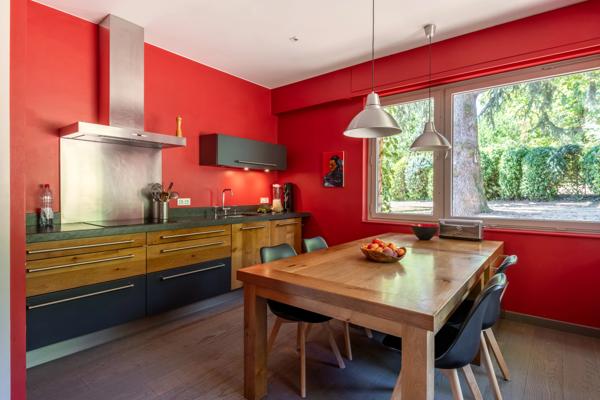 LENTILLY - Maison de 255 m² - 5 chambres - Parc de 8635 m² - Piscine , 1 véranda, garage double - 1 Cave
