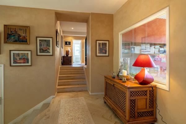 LENTILLY - Maison de 255 m² - 5 chambres - Parc de 8635 m² - Piscine , 1 véranda, garage double - 1 Cave