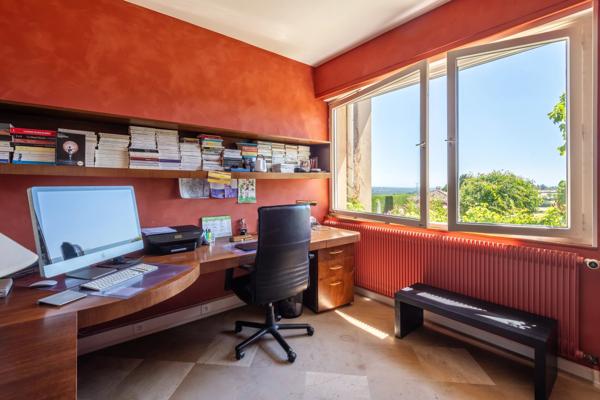LENTILLY - Maison de 255 m² - 5 chambres - Parc de 8635 m² - Piscine , 1 véranda, garage double - 1 Cave